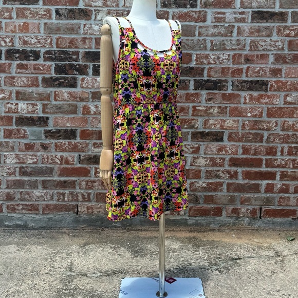 Dex bright floral mini dress with collar cutouts / L / Excellent condition - Picture 11 of 17